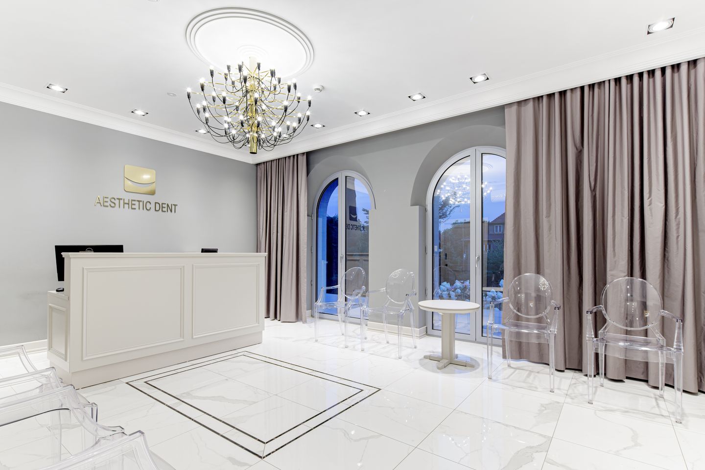 Recepcja w klinice stomatologii estetycznej Aesthetic Dent w Szczecinie.